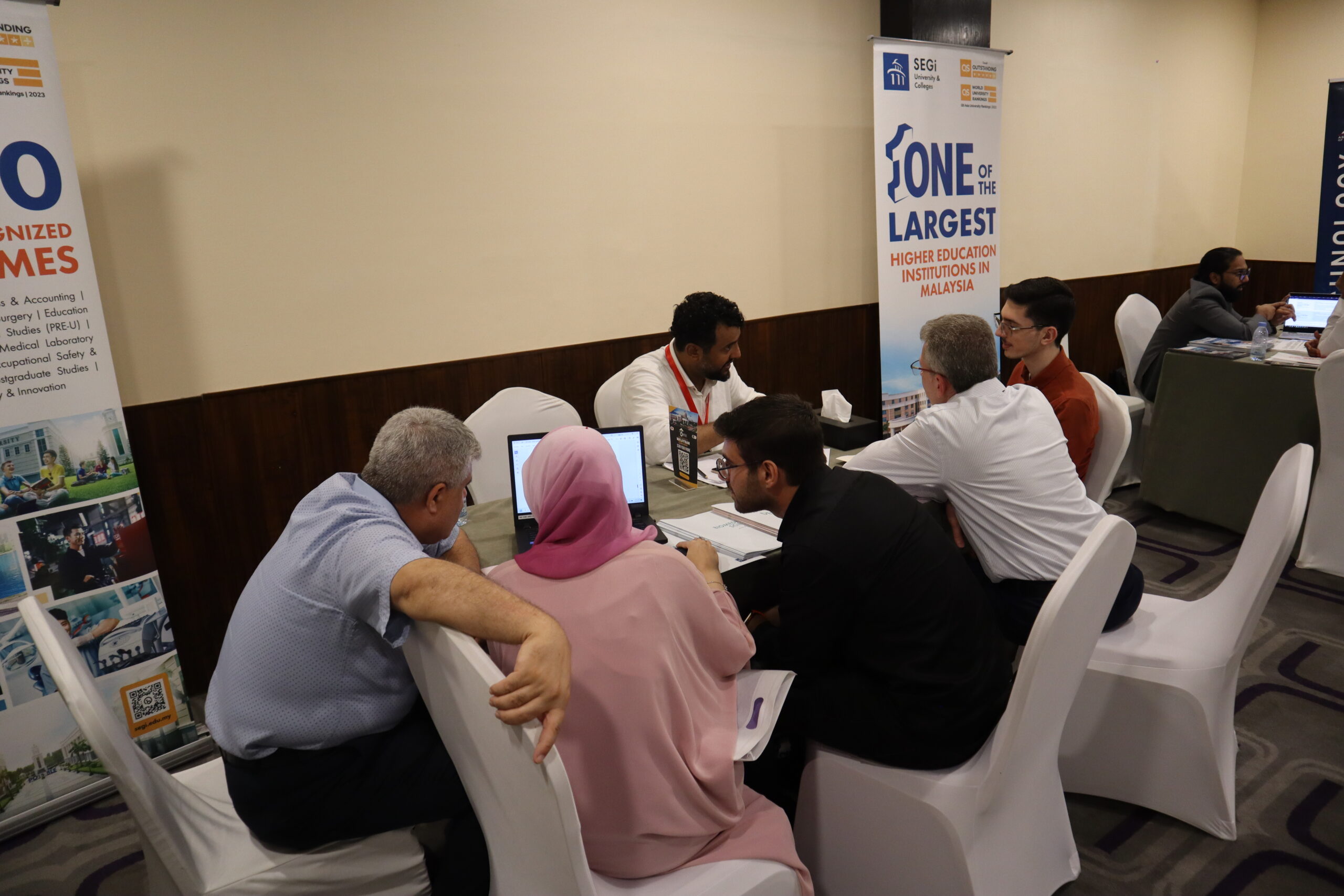 How Can Education Consultants Help with Visa Applications? 1 How Can Education Consultants Help with Visa Applications?