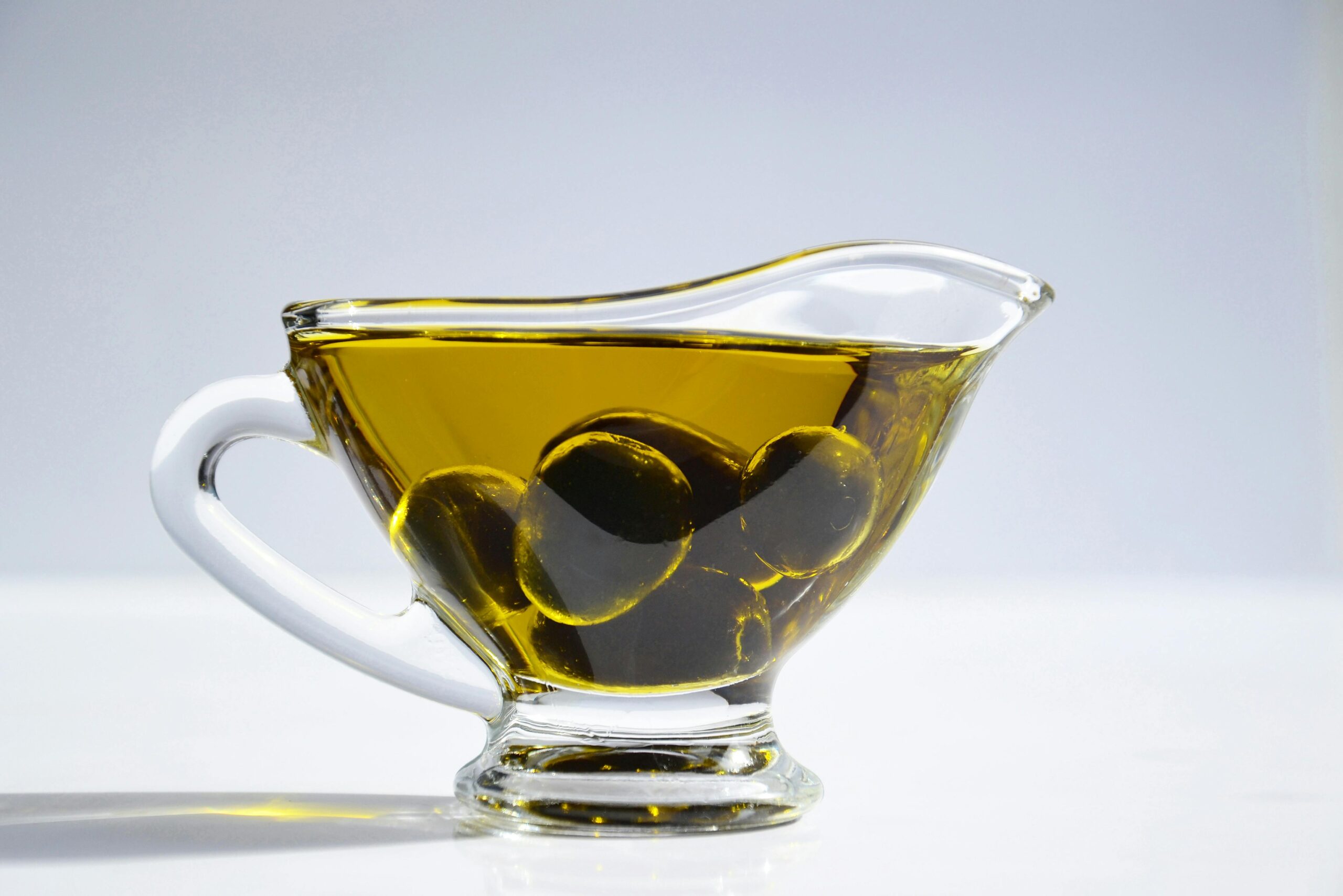 The Best Essential Oil Manufacturers Changing the Fragrance Game