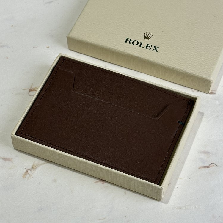 Enhance Your Accessories with a Stylish and Functional Card Holder 1 Enhance Your Accessories with a Stylish and Functional Card Holder