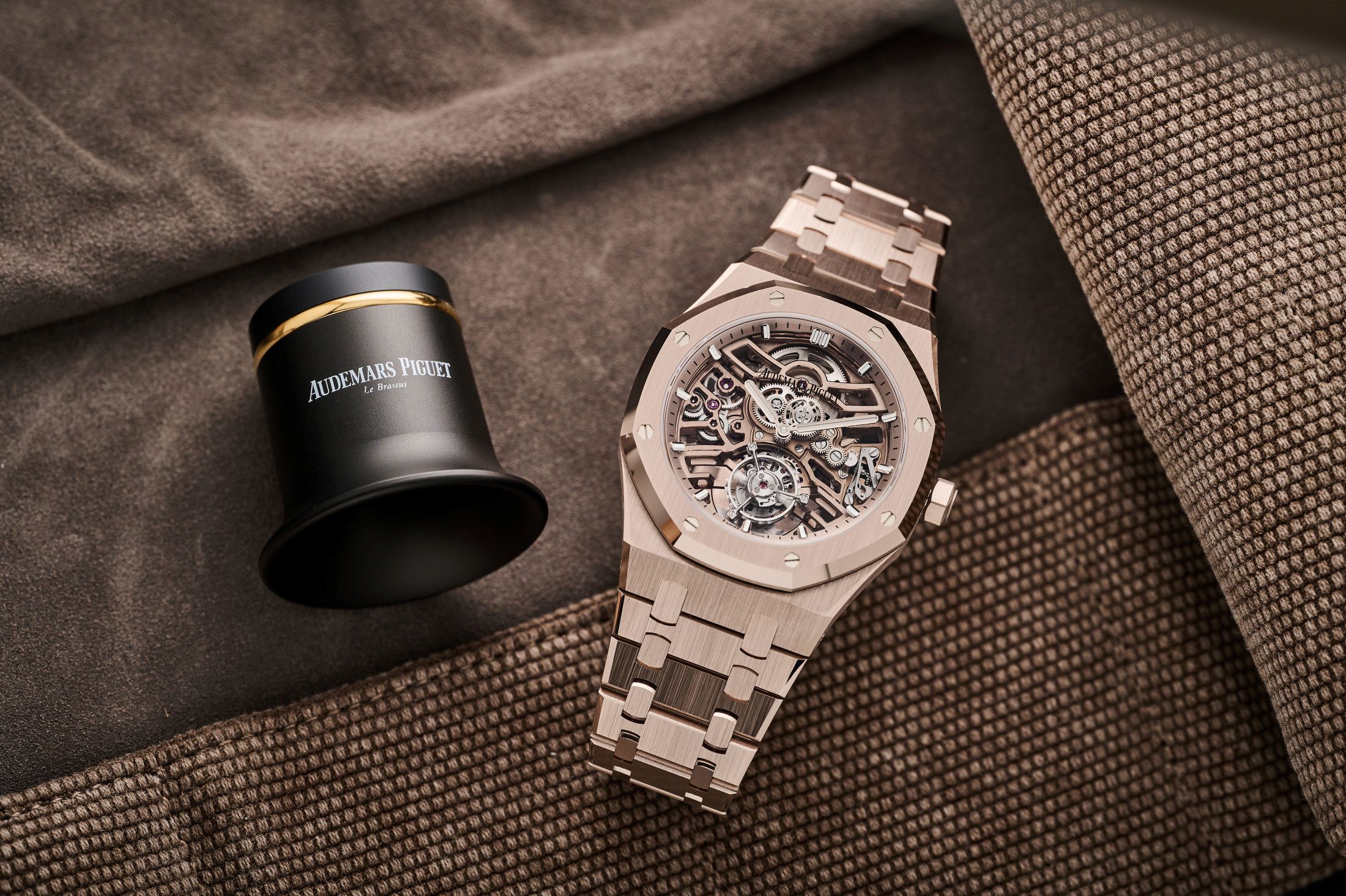 Unveiling Audemars Piguet's Timeless Elegance: A Journey into Luxury Horology 1 Unveiling Audemars Piguet’s Timeless Elegance: A Journey into Luxury Horology