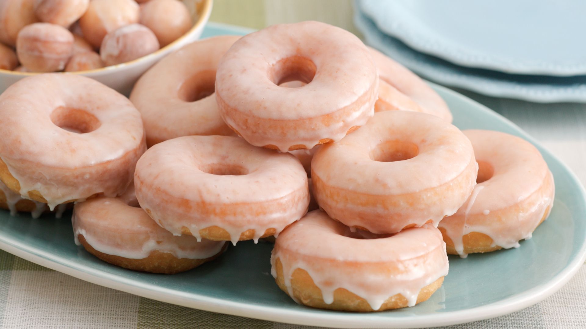 A Sweet Guide to Donut Frosting Flavors | Delicious Toppings for Every Palate 1 A Sweet Guide to Donut Frosting Flavors | Delicious Toppings for Every Palate