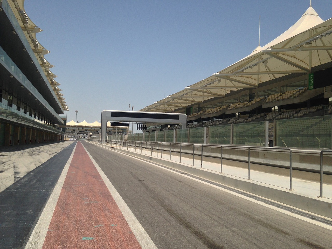 Why Yas Marina Circuit is a Must-Visit for Motorsport Fans ? 1 Why Yas Marina Circuit is a Must-Visit for Motorsport Fans ?
