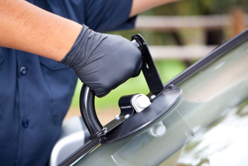 Car Windshield Replacement: Everything You Need to Know for a Safe and Efficient Repair 1 Car Windshield Replacement: Everything You Need to Know for a Safe and Efficient Repair