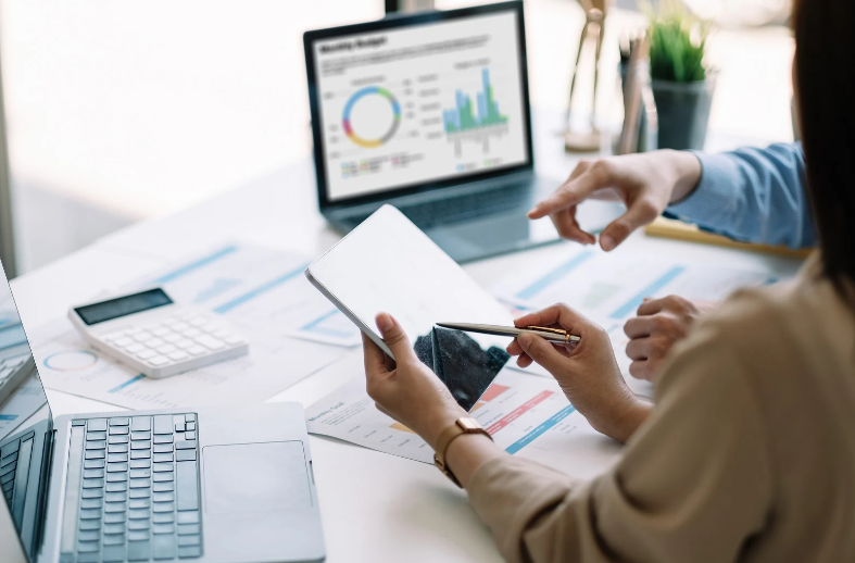 How Data Analytics Companies Transform Businesses 1 How Data Analytics Companies Transform Businesses
