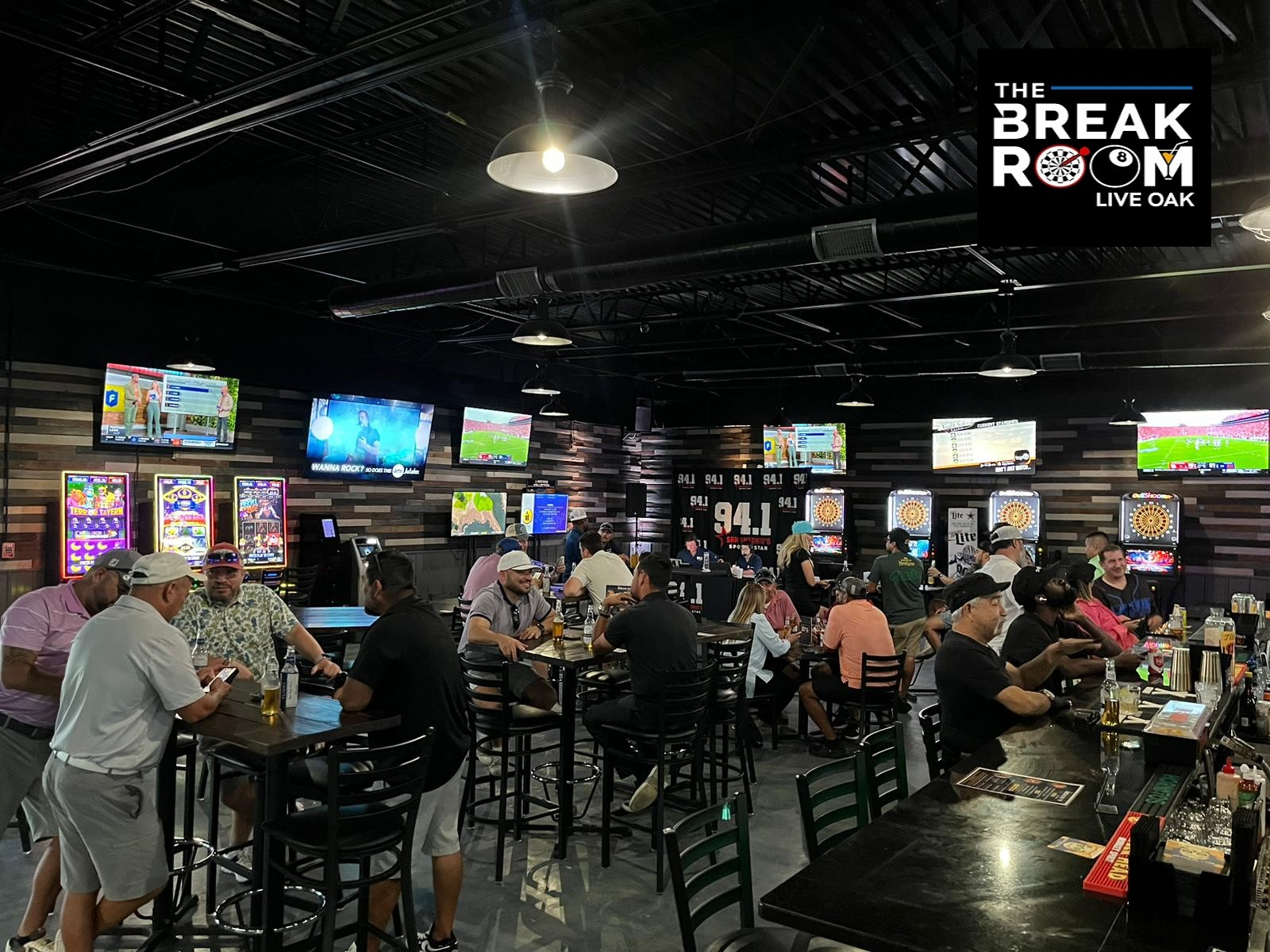 Live Oak’s Best Sports Bars for Watching Football and More 1 Live Oak’s Best Sports Bars for Watching Football and More