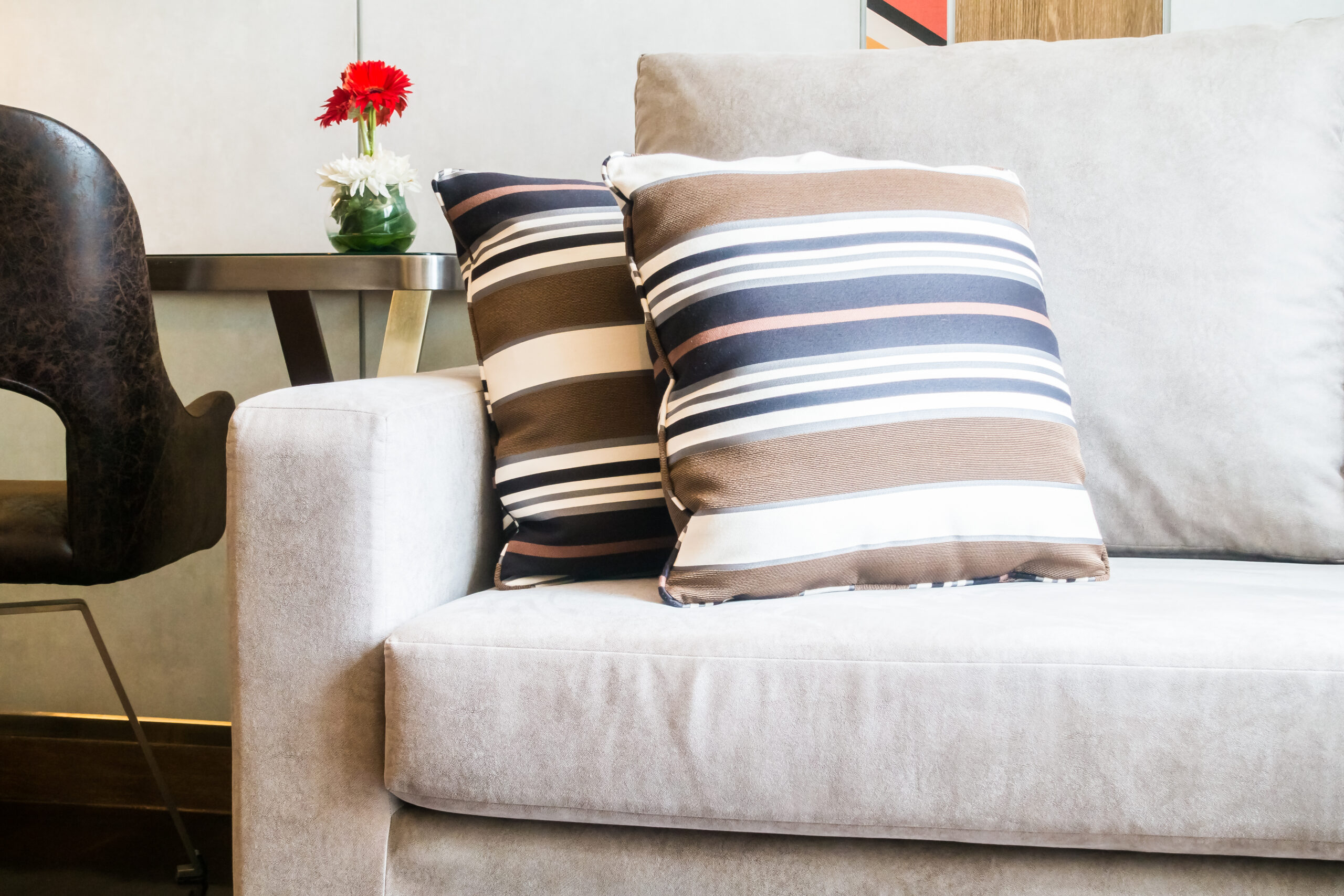 The Ultimate Guide to Cushion Covers: Types, Benefits, and Styling Tips 1 The Ultimate Guide to Cushion Covers: Types, Benefits, and Styling Tips