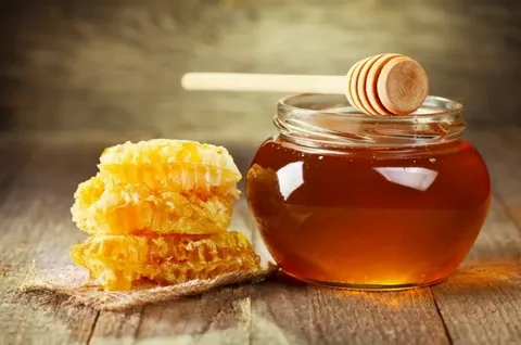 The Healing Power of Honey: A Natural Remedy for All Seasons 1 The Healing Power of Honey: A Natural Remedy for All Seasons