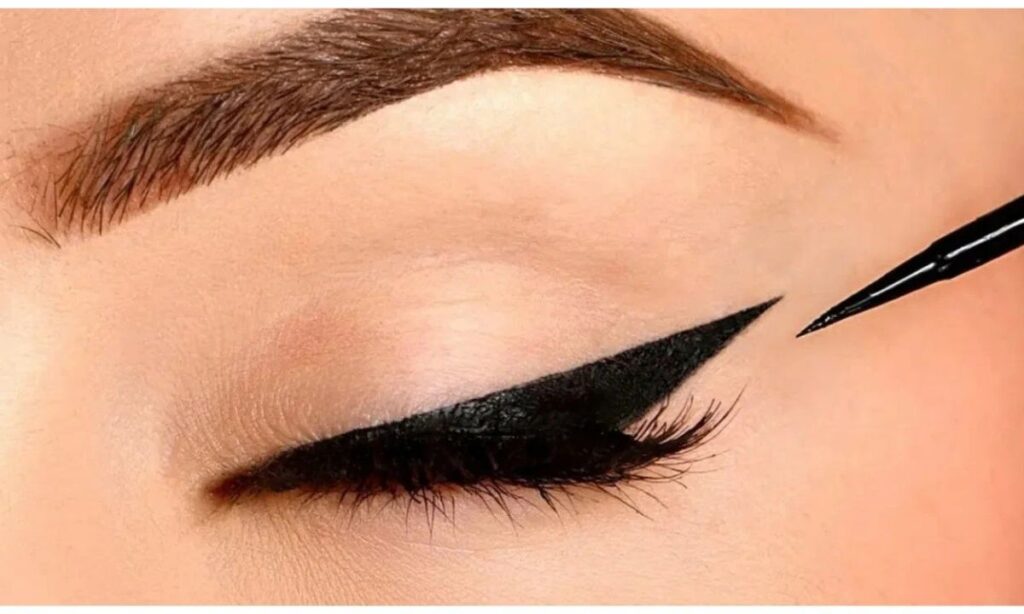 Eye Liner Best: A Comparison of Liquid, Gel, and Pencil Formulas 6 Choosing the Right Eyeliner for You