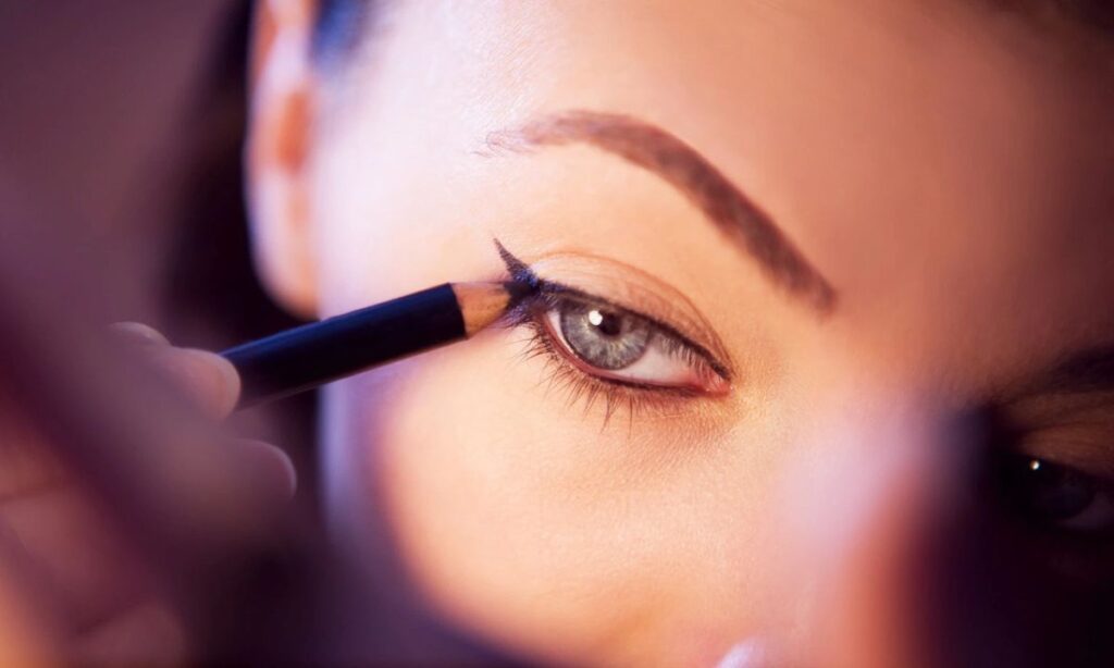 Eye Liner Best: A Comparison of Liquid, Gel, and Pencil Formulas 7 06