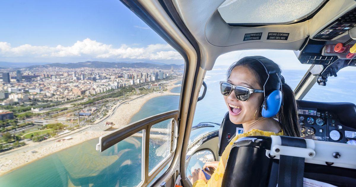 Experience the Thrill of a Helicopter Ride in Dubai 1 Experience the Thrill of a Helicopter Ride in Dubai