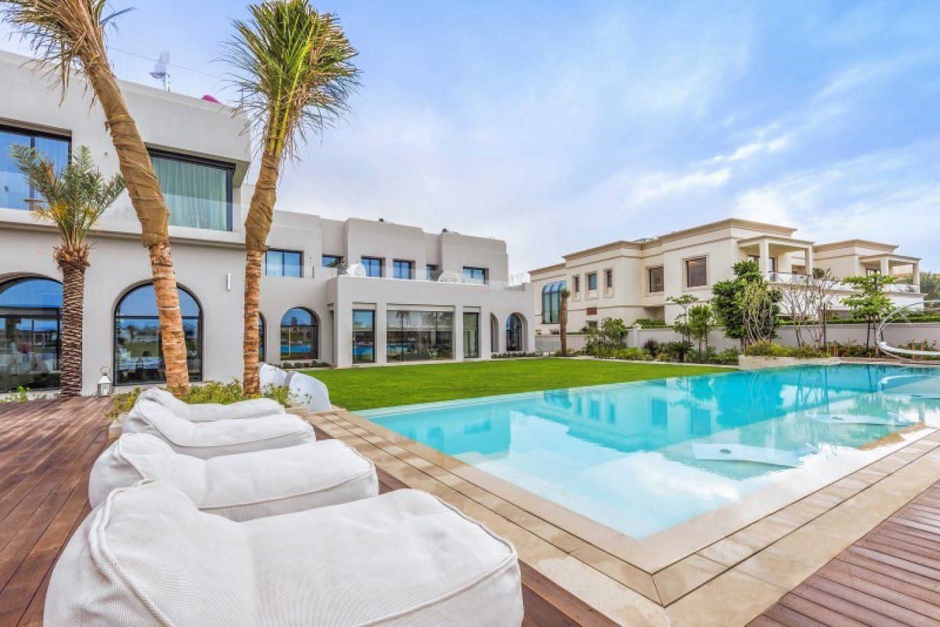 The Ultimate Guide to Dubai’s Real Estate Market 1 The Ultimate Guide to Dubai’s Real Estate Market