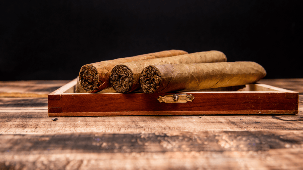 What Makes a High-Quality Cigar Rolling Service for Events? 1 What Makes a High-Quality Cigar Rolling Service for Events?