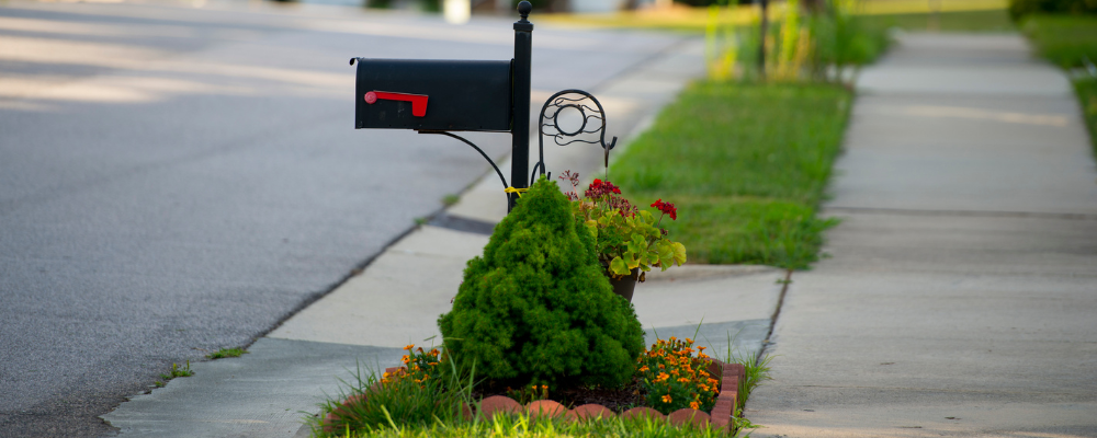 Inspirational ideas for house planters with a mailbox