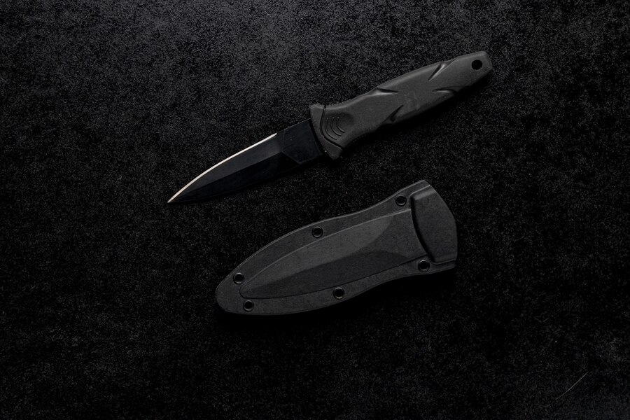 10 Must-Have Features in a Tactical Knife 1 10 Must-Have Features in a Tactical Knife