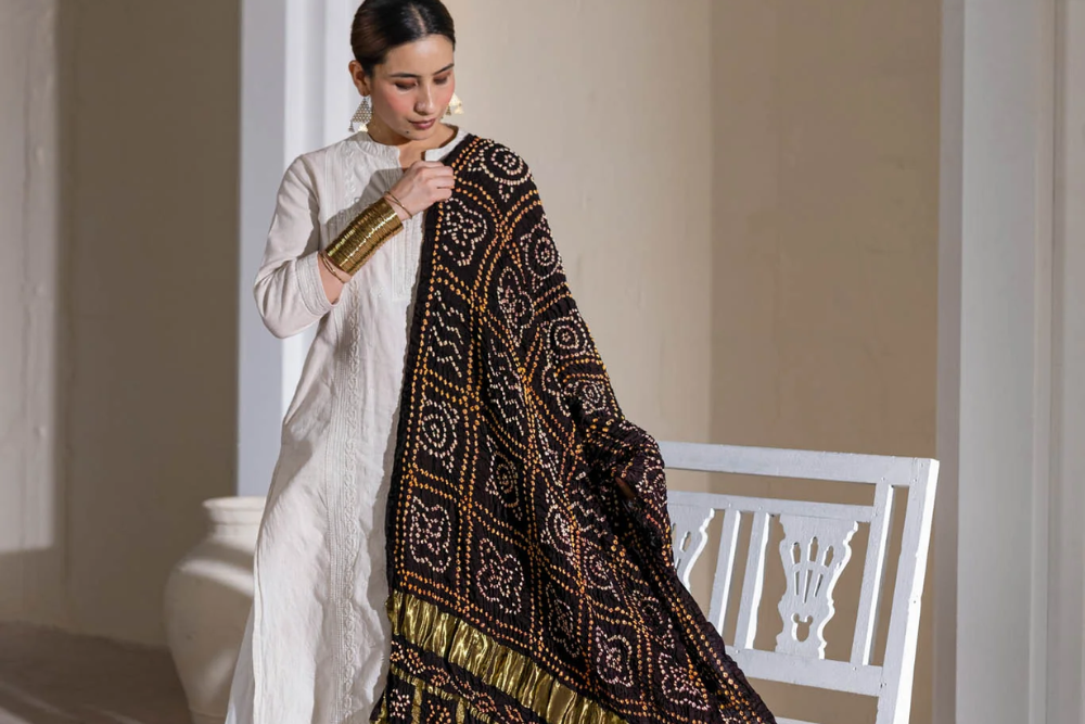 Top 5 Reasons to Invest in a Bandhani Lagdi Patta Dupatta 1 Top 5 Reasons to Invest in a Bandhani Lagdi Patta Dupatta