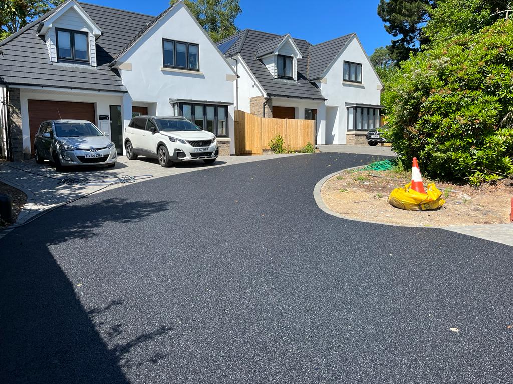 Why Tarmac is the Best Option for Commercial Driveways in Poole 1 Why Tarmac is the Best Option for Commercial Driveways in Poole