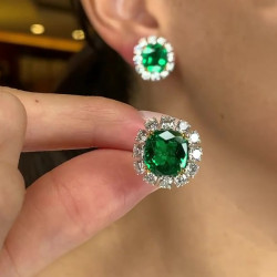 Choosing the Right Ice Out Jewelry for Your Style 1 Choosing the Right Ice Out Jewelry for Your Style