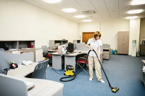 How Do Seasonal Changes Affect Your Commercial Cleaning Needs? 1 How Do Seasonal Changes Affect Your Commercial Cleaning Needs?