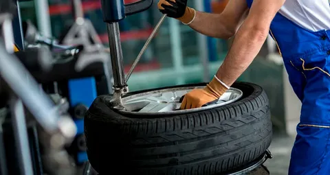 What Are the Differences Between Tyre Repair and Replacement? 2 Car Tyre Repair Service