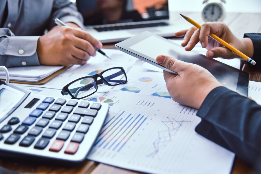 A Complete Guide to Outsourced Accountancy Services for Entrepreneurs 1 A Complete Guide to Outsourced Accountancy Services for Entrepreneurs