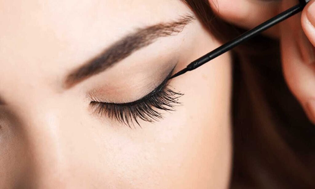 Eye Liner Best: Will Liquid or Gel Liner Give You the Best Results? 4 Application Techniques: How to Achieve Your Eye Liner Best