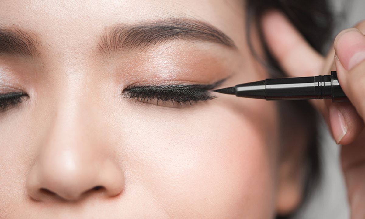 Eye Liner Best: Transforming Your Look with the Best Eyeliner Hacks and Tips 1 Eye Liner Best: Transforming Your Look with the Best Eyeliner Hacks and Tips