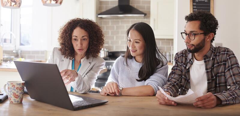 How Do Brokers Negotiate Real Estate Contracts? 1 How Do Brokers Negotiate Real Estate Contracts?