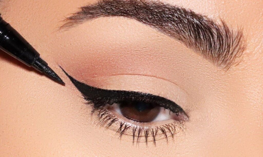 5 Easy Eyeliner Hacks to Master the Perfect Wing 4 The Perfect Wing Shape: Your Guide to Eye Liner Best Wings