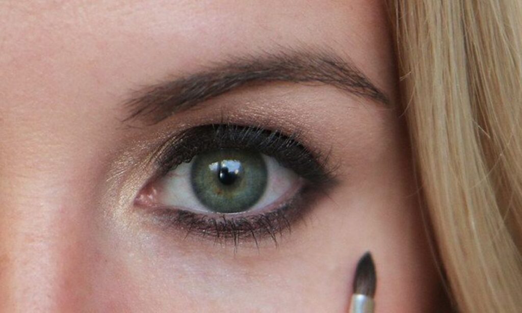 5 Easy Eyeliner Hacks to Master the Perfect Wing 6 The Art of the Stroke: Mastering Eye Liner Best Techniques