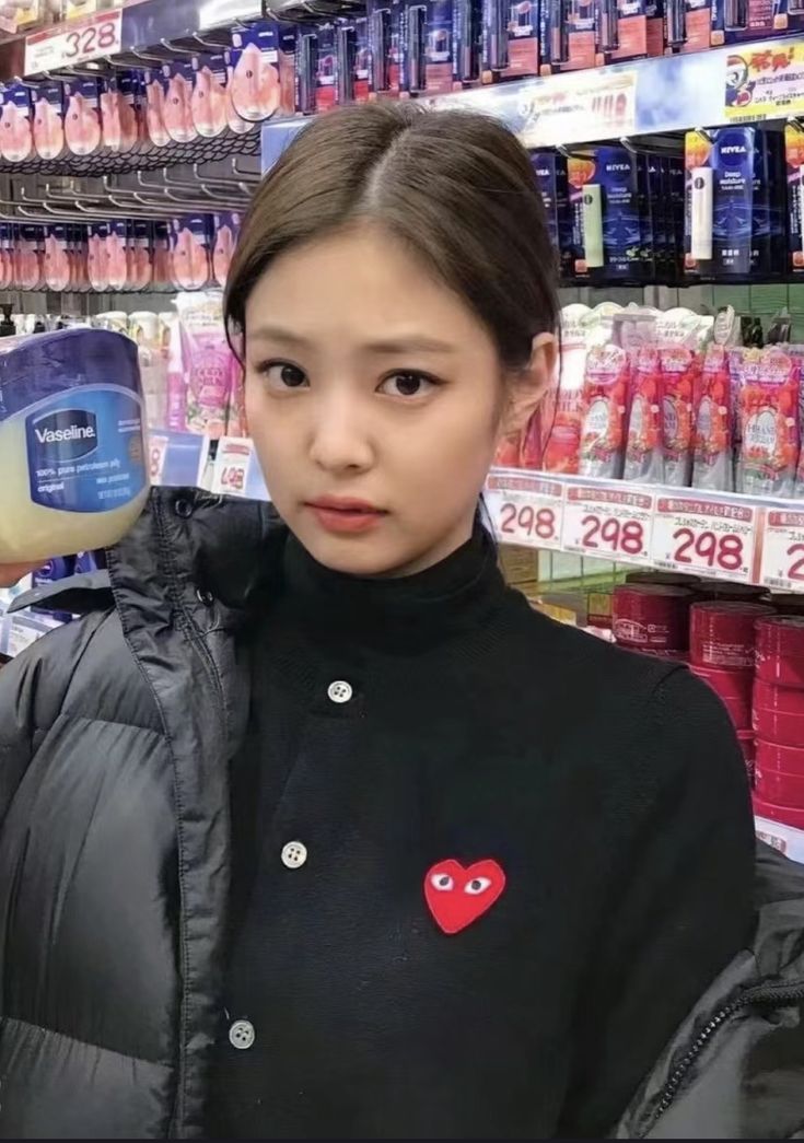 The Iconic Comme des Garçons Hoodie: A Blend of Style and Innovation 1 The Iconic Comme des Garçons Hoodie: A Blend of Style and Innovation