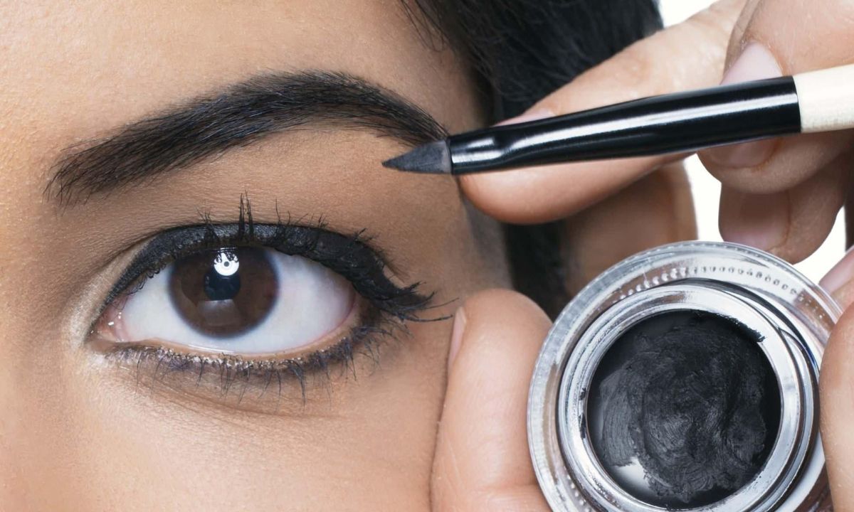 Achieve a Smudge-Proof Look with the Gel Eye Liner Best: A Buyer’s Guide