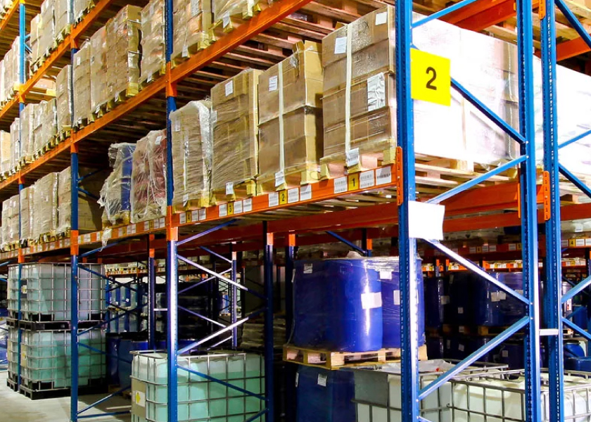 Installation horizontale et verticale de racks et rayonnages d’occasion dans un magasin de stockage : Guide pratique