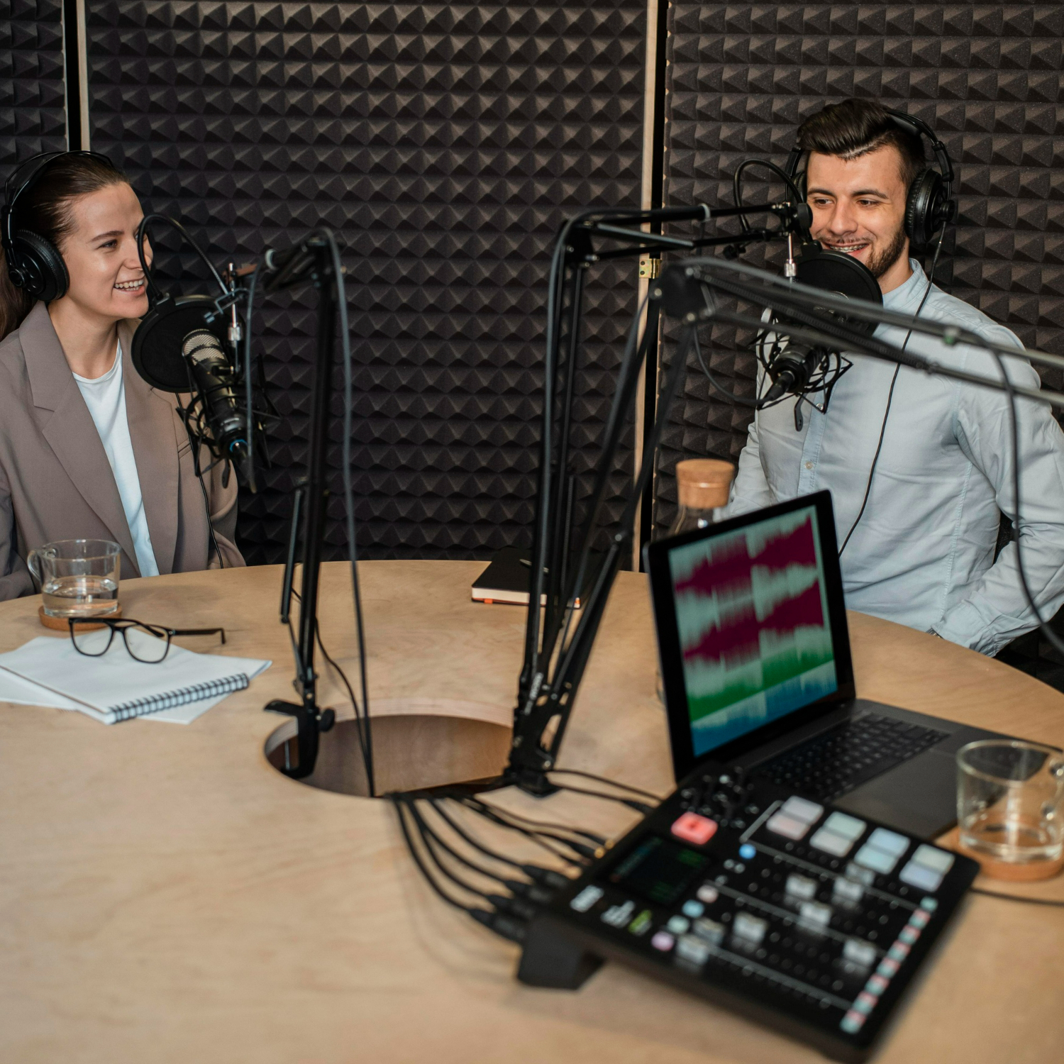 Cómo los podcasts de política transforman el consumo de noticias 1 Cómo los podcasts de política transforman el consumo de noticias