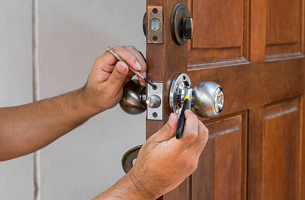 Unlocking the Benefits of Smart Locks 1 Unlocking the Benefits of Smart Locks