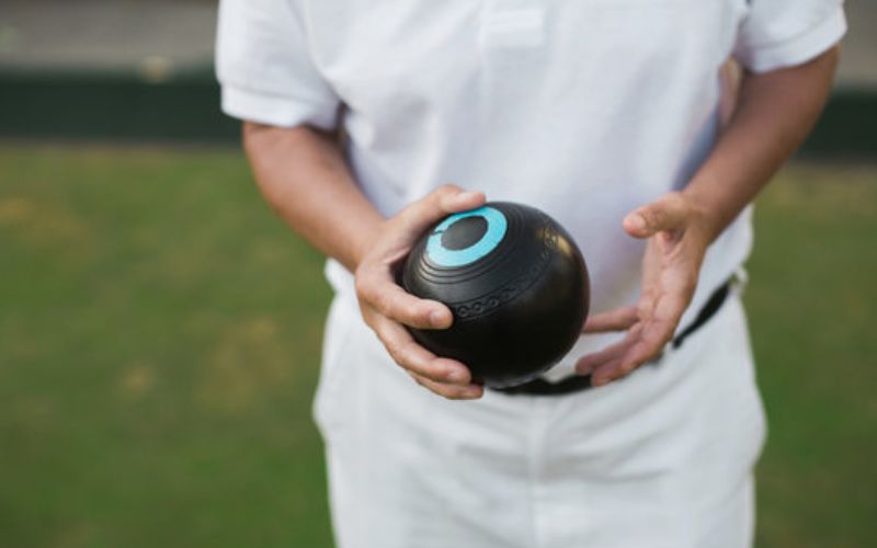 How to Hold a Lawn Bowl Correctly? 1 How to Hold a Lawn Bowl Correctly?