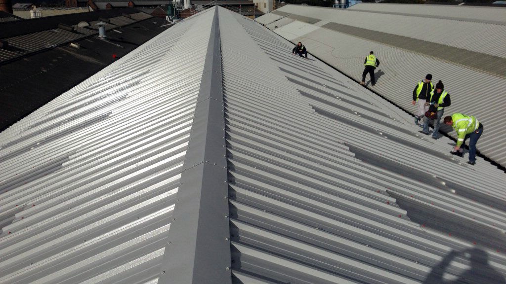How Commercial Roofers Handle Common Leaks Quickly 1 How Commercial Roofers Handle Common Leaks Quickly