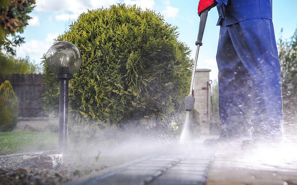 Why Choose Professional Powerwash Services in Florida for Your Home? 1 Why Choose Professional Powerwash Services in Florida for Your Home?