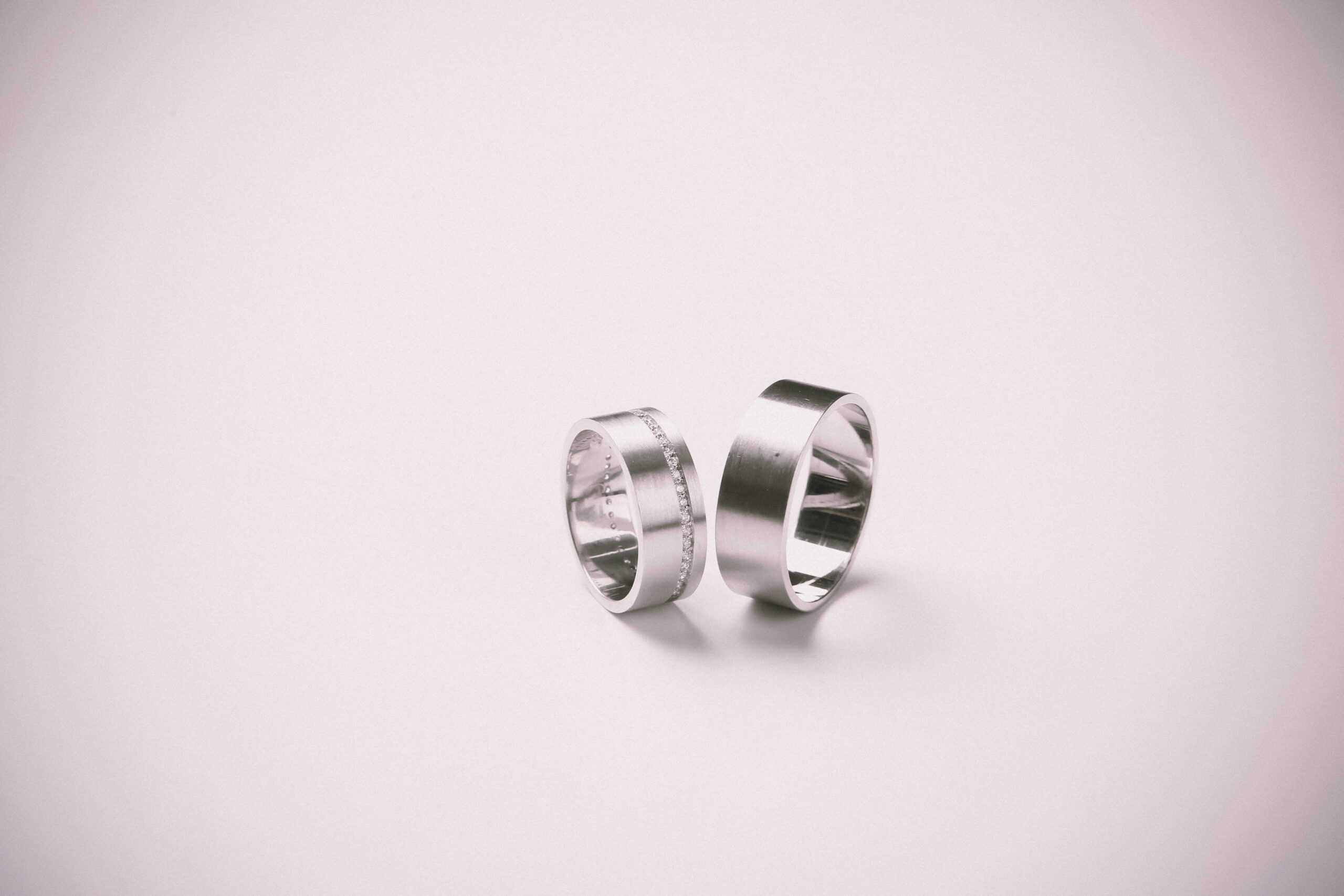Top Trends in Wedding Bands for Modern Brides and Grooms 1 Top Trends in Wedding Bands for Modern Brides and Grooms