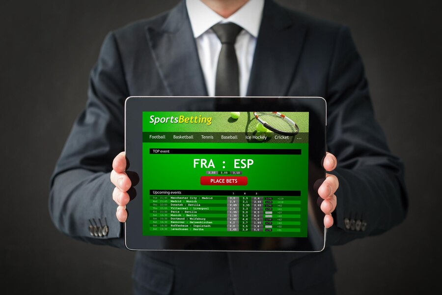 The Role of AI and Blockchain in Enhancing Sports Betting and Casino Game Development 1 The Role of AI and Blockchain in Enhancing Sports Betting and Casino Game Development