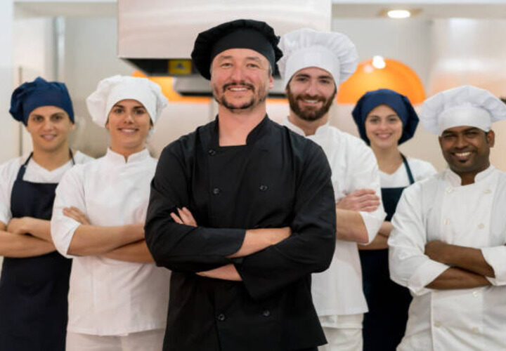 The Ultimate Guide to Restaurant Uniforms: Combining Style and Functionality
