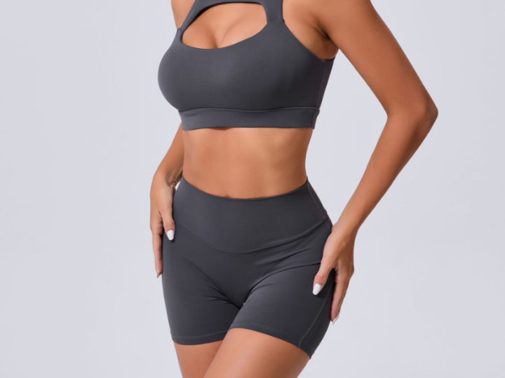 Yoga Clothes for Women: Combining Comfort and Style