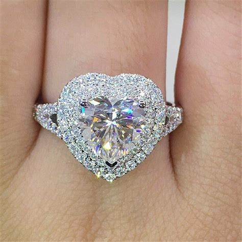 Perfect Heart-Shaped Engagement Ring | Top Tips 1 Perfect Heart-Shaped Engagement Ring | Top Tips