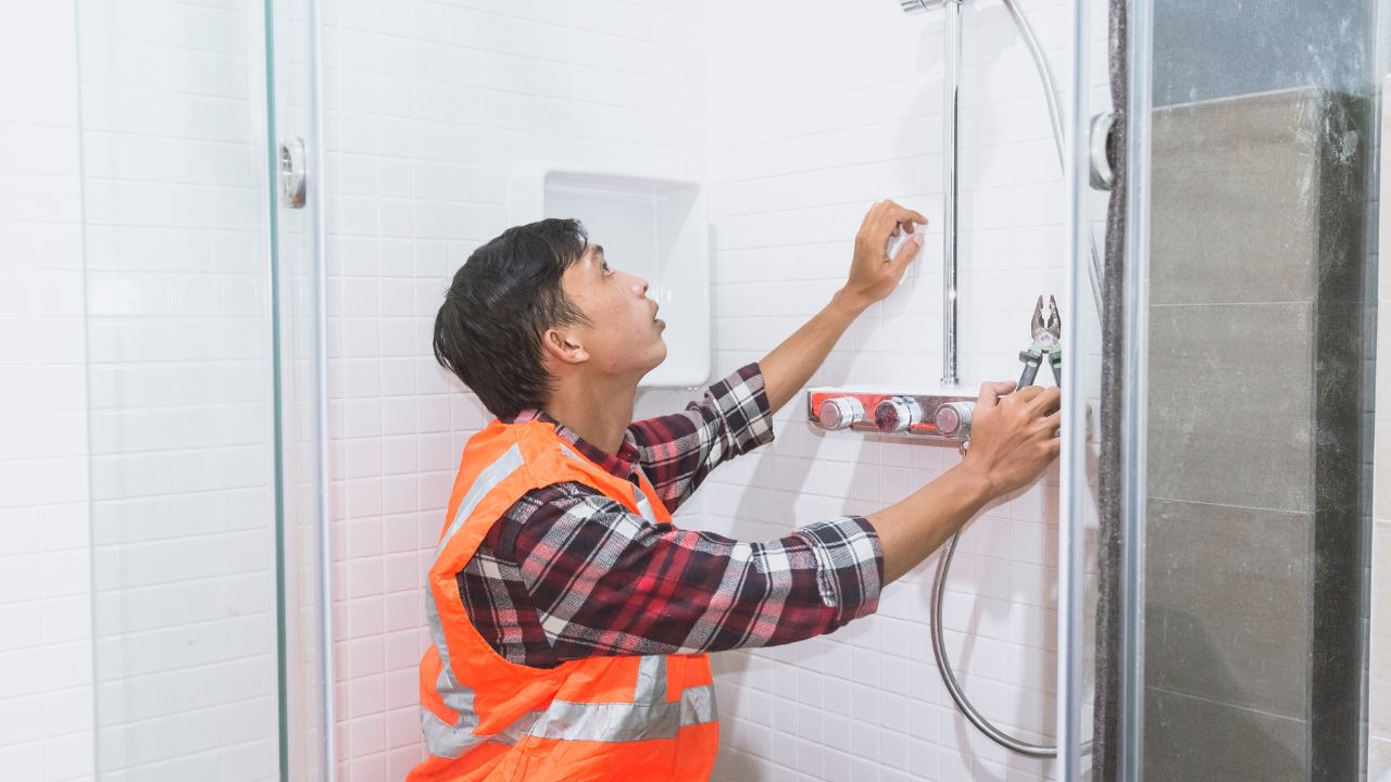 How to Choose the Right Bathroom Water Leakage Repair Service for Your Home 1 How to Choose the Right Bathroom Water Leakage Repair Service for Your Home