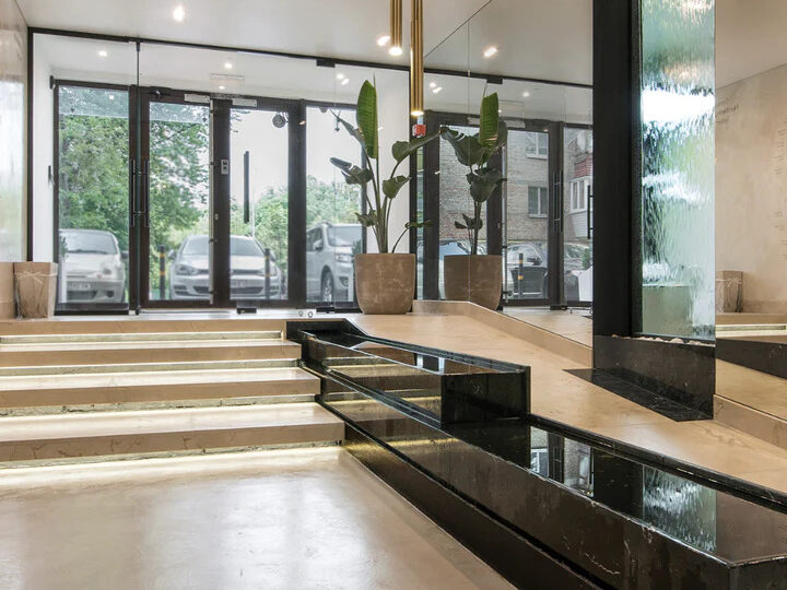 Why Choose a Cosmetic Dentist in 77055 for Your Smile Makeover?