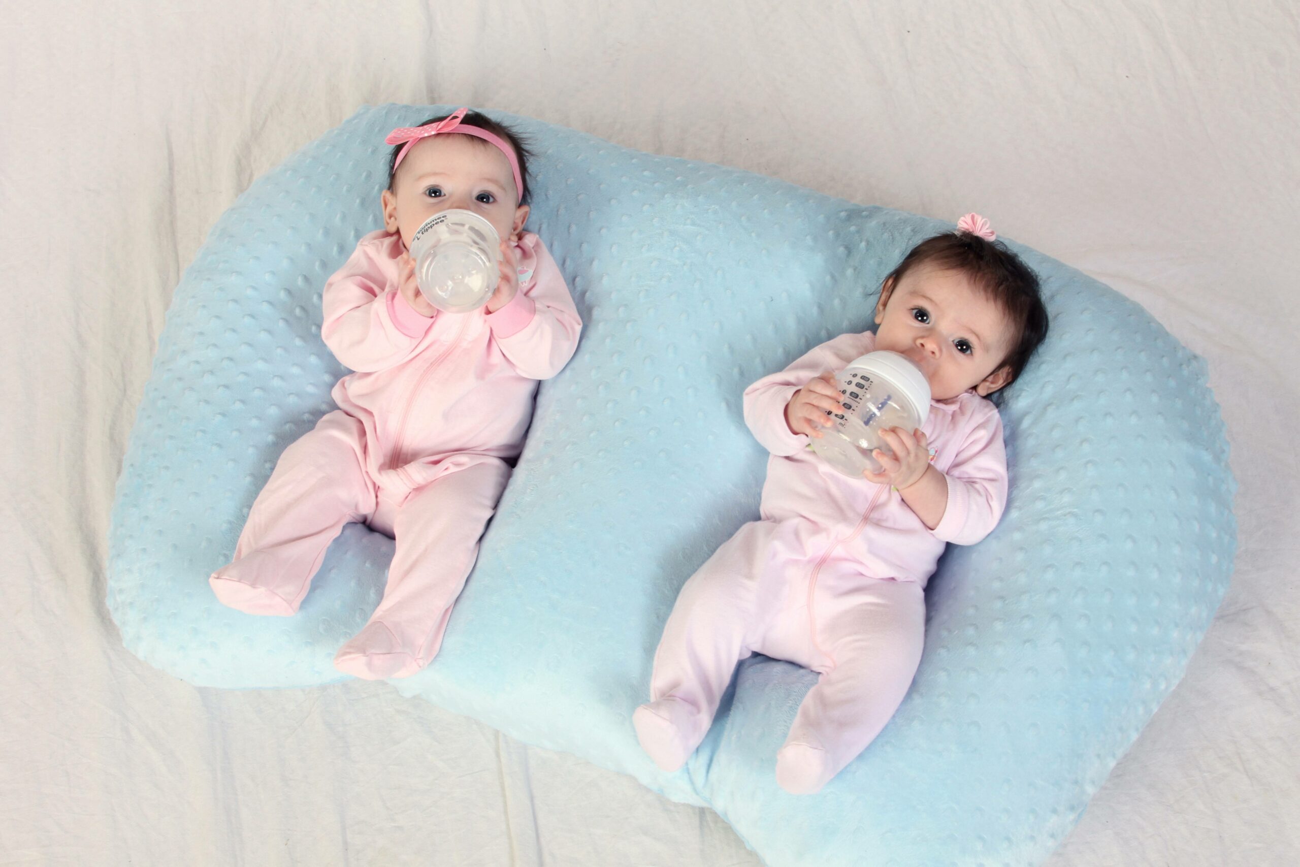 How to Make Twin Outfits Look Stylish and Fun? 1 How to Make Twin Outfits Look Stylish and Fun?