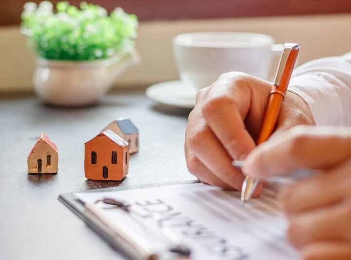 How Much Emergency Savings Should Homeowners Set Aside Annually?