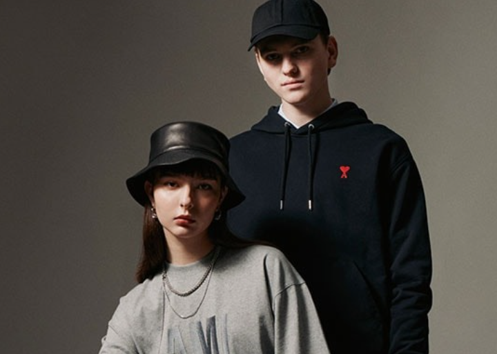 Effortless Style: The AMI Paris Pull