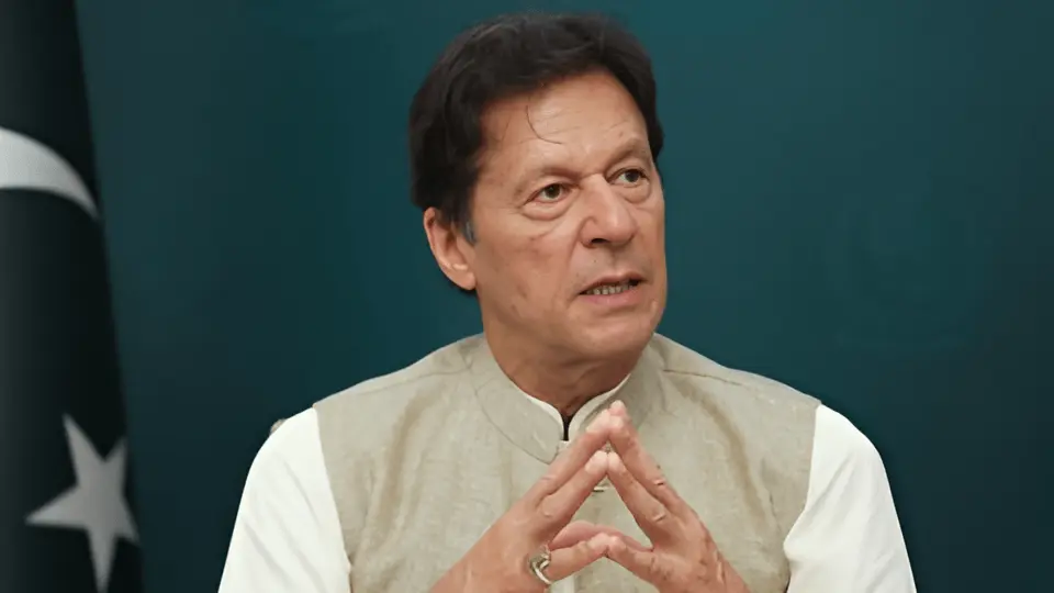 The Pakistan: A Nation at the Crossroads of Change 1 The Pakistan: A Nation at the Crossroads of Change