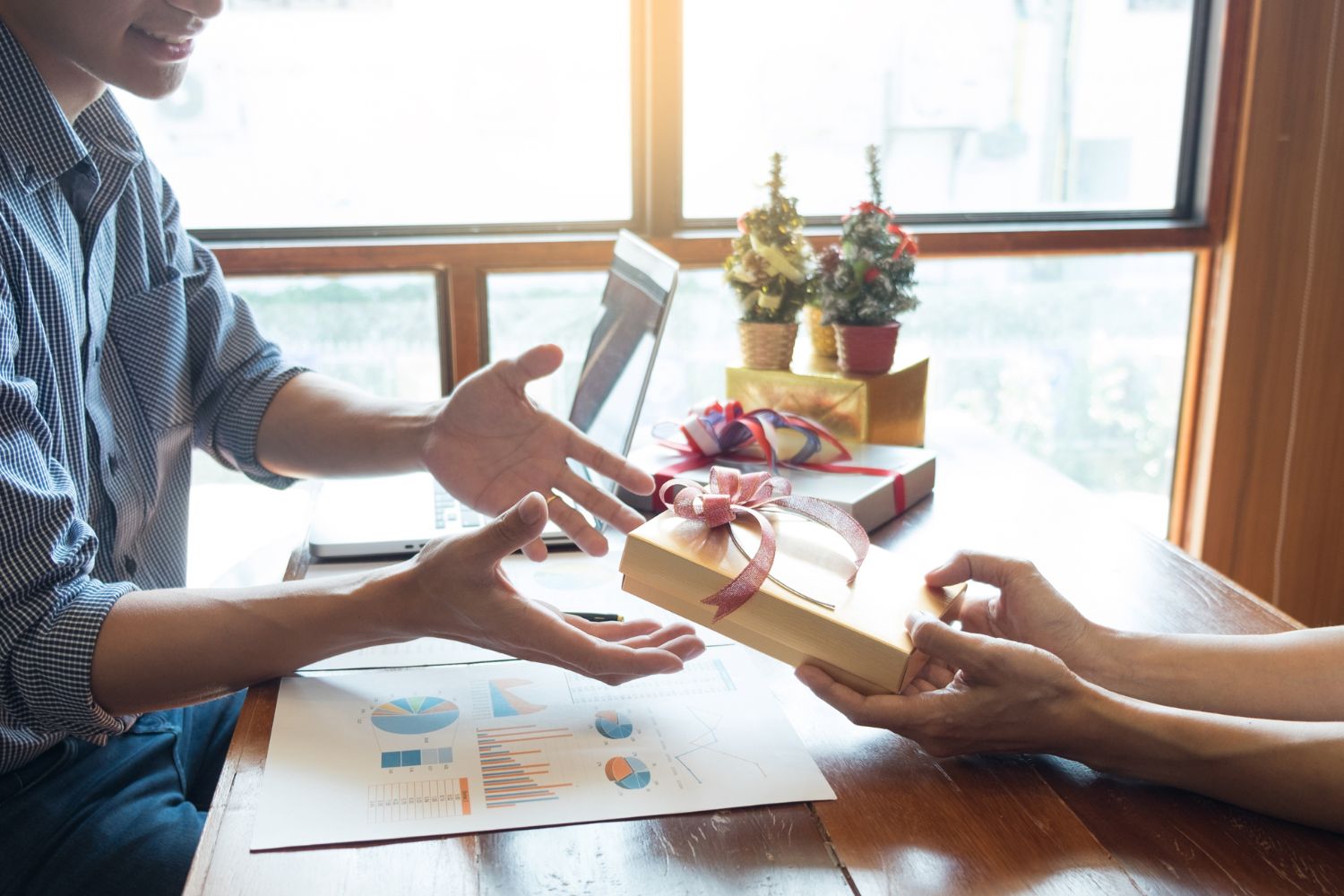 Sustainable Corporate Gifts Elevate Employee Morale in 2025 1 Sustainable Corporate Gifts Elevate Employee Morale in 2025