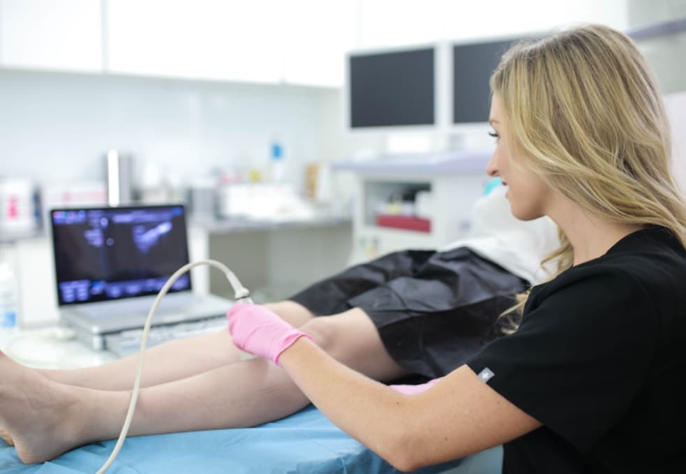 What Kind of Medical Professional Treats Varicose Veins? 1 What Kind of Medical Professional Treats Varicose Veins?